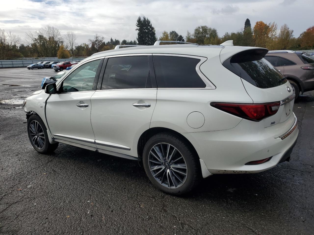 INFINITI Qx Luxe Image 2