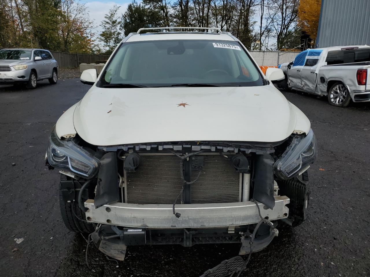 INFINITI Qx Luxe Image 3