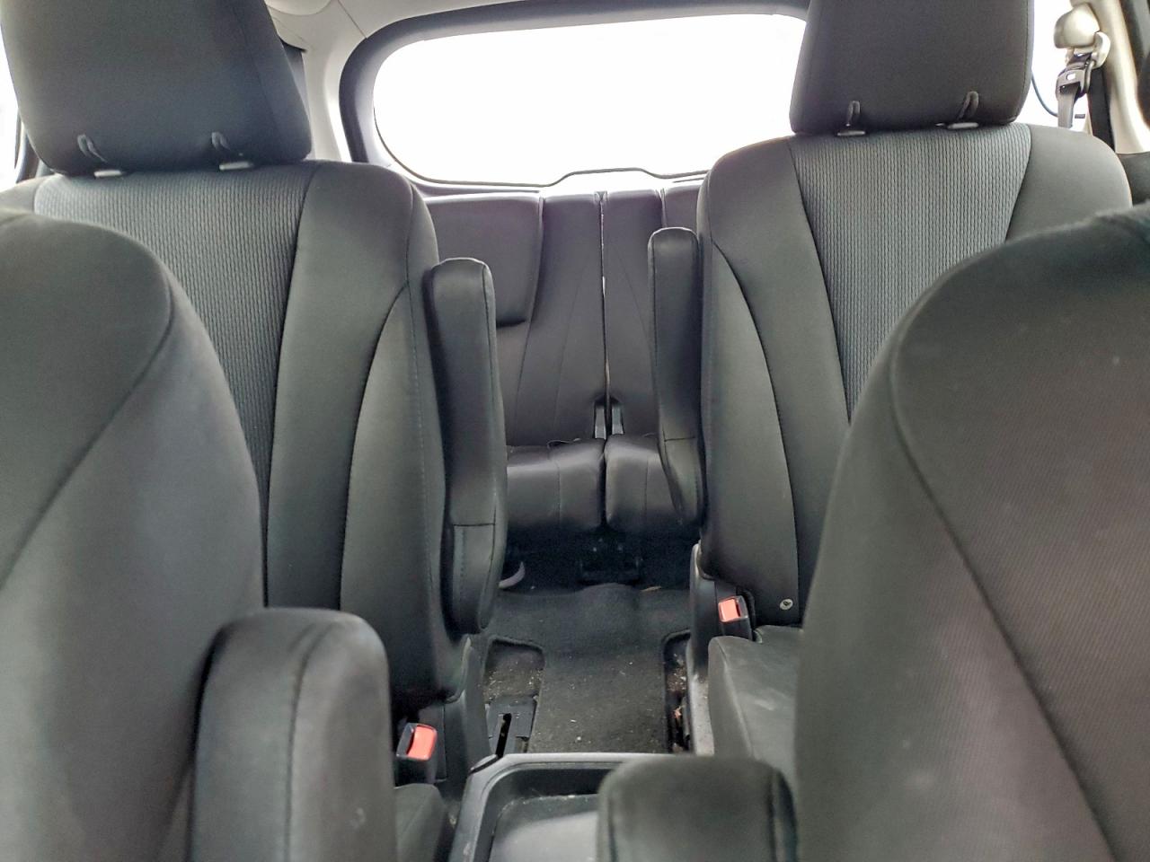 Mazda 5 Sport Image 3