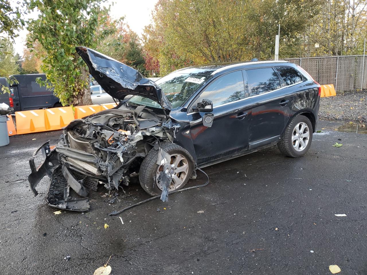 Volvo XC60 T6 Image 1