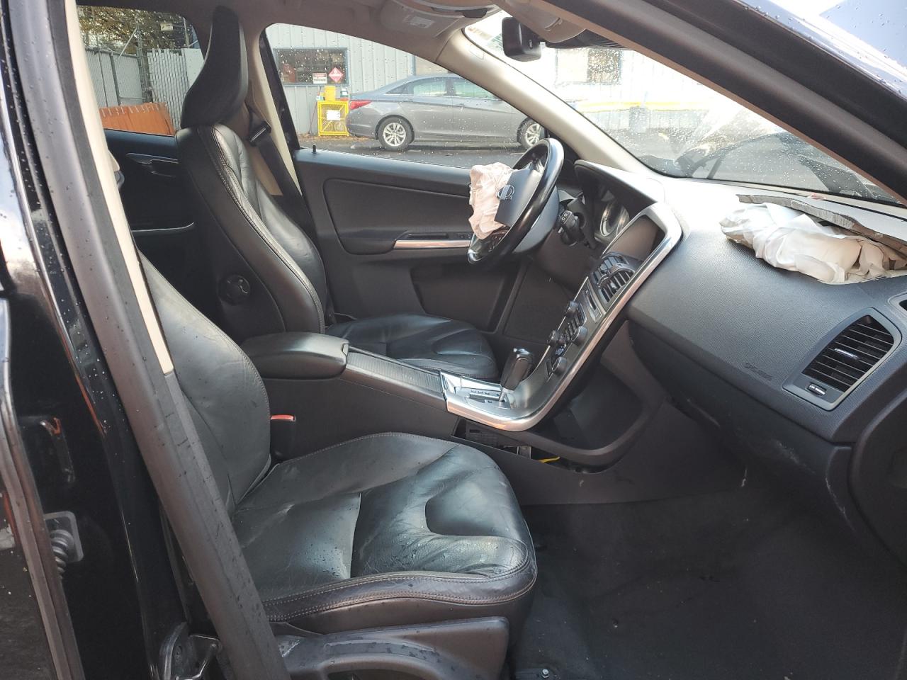 Volvo XC60 T6 Image 12