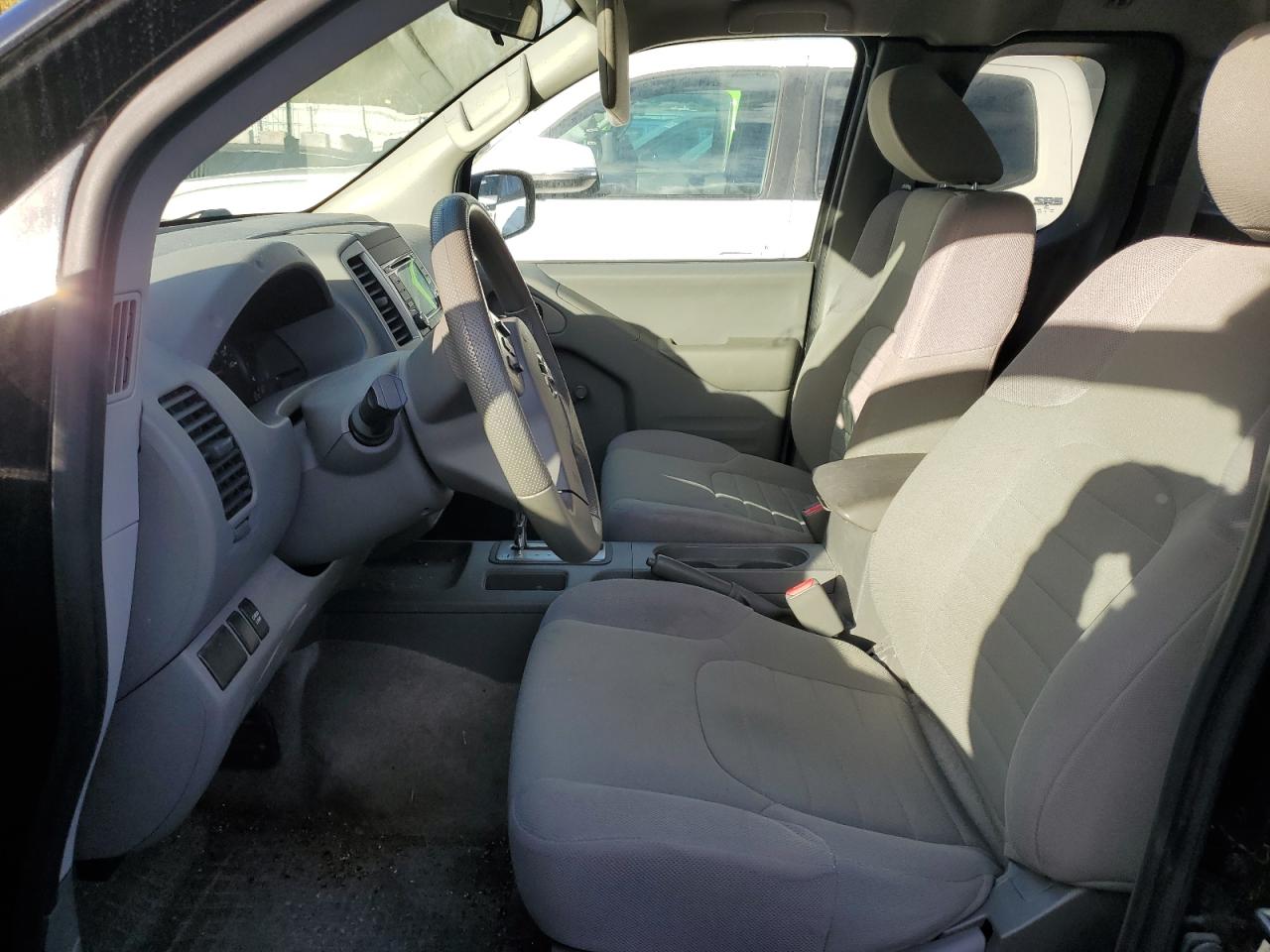 Nissan Frontier S Image 3