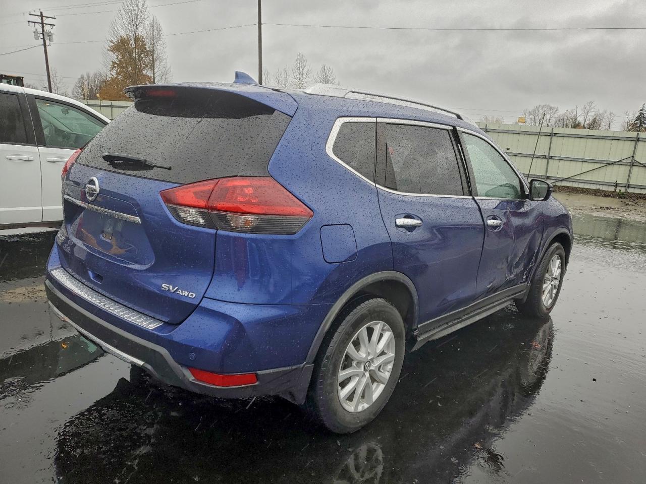 Nissan Rogue S Image 2
