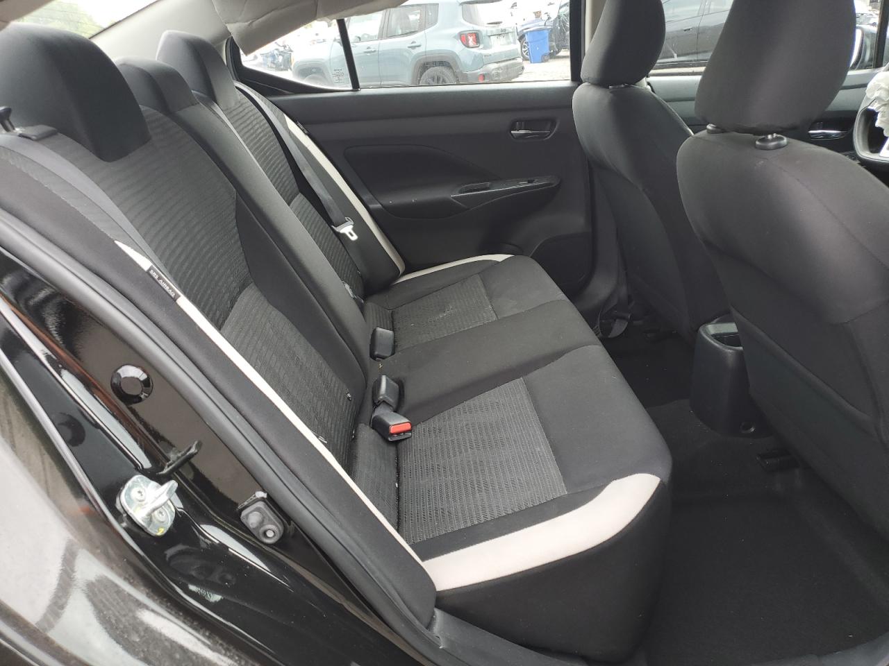 Nissan Versa Sv Image 12