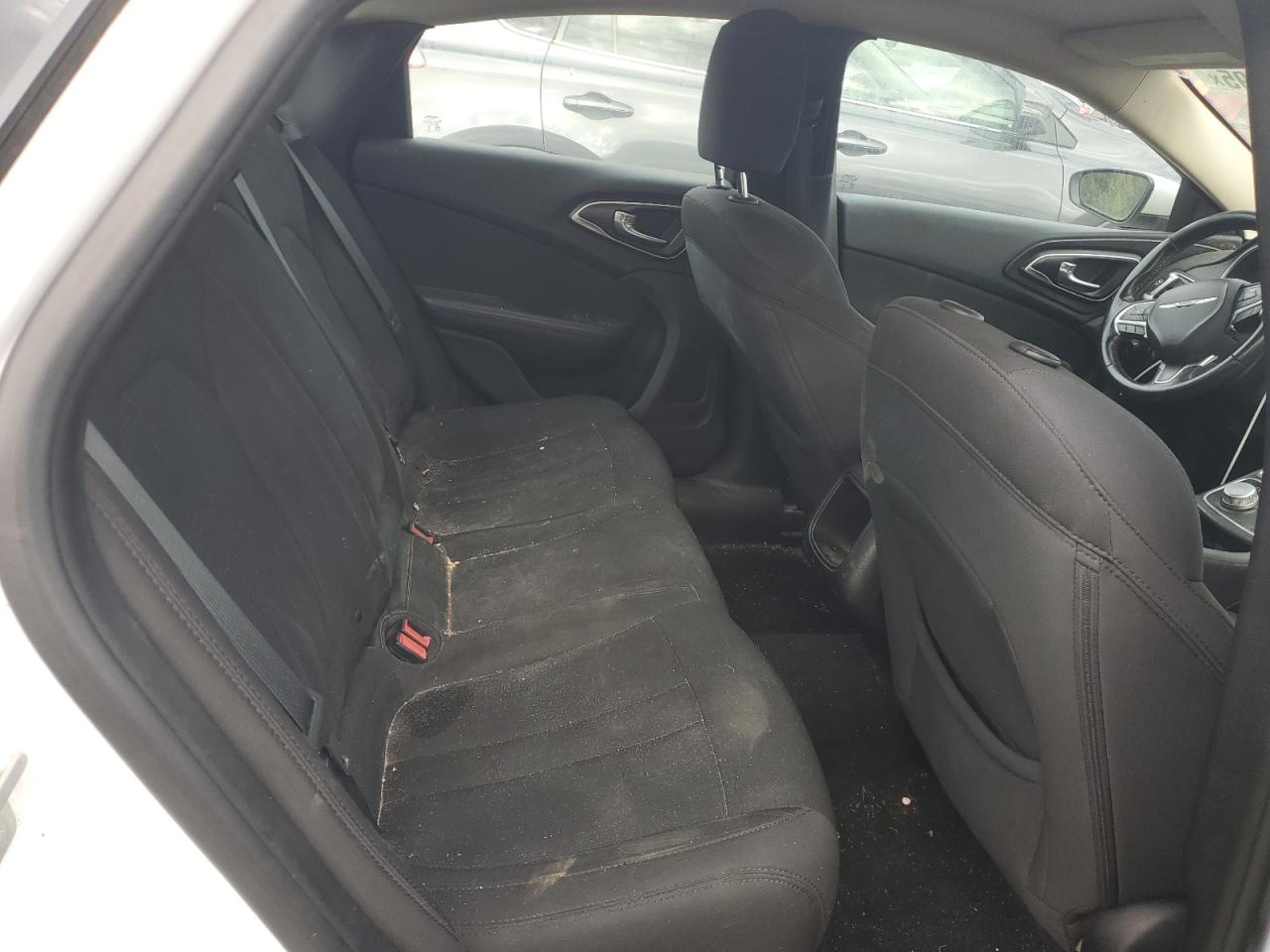 Chrysler 200 Limited Image 13