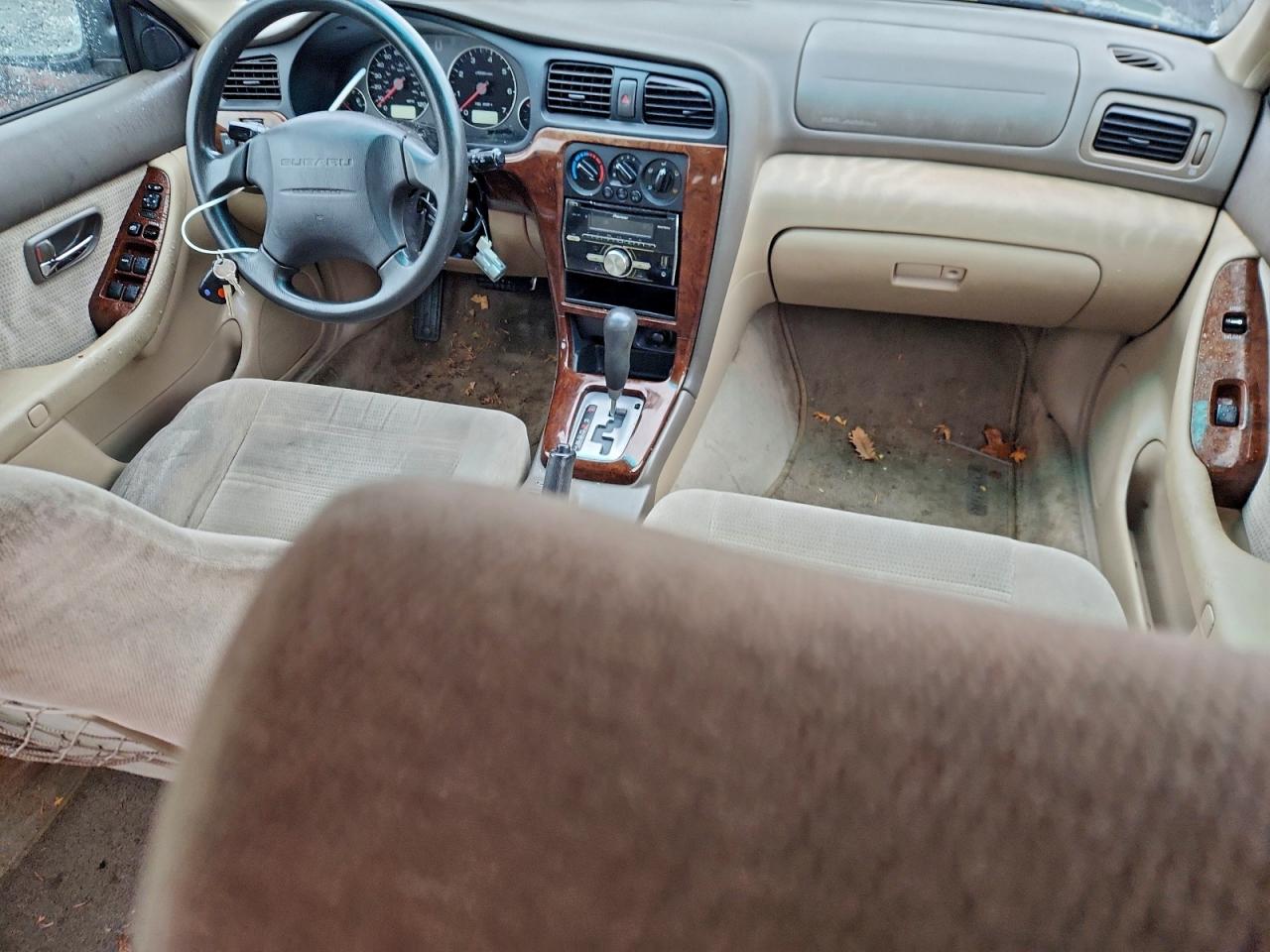 Subaru Legacy Outback Image 9