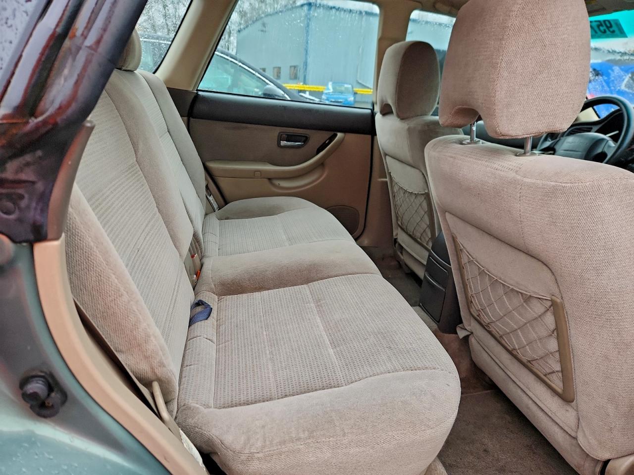 Subaru Legacy Outback Image 12