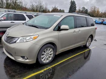  Salvage Toyota Sienna