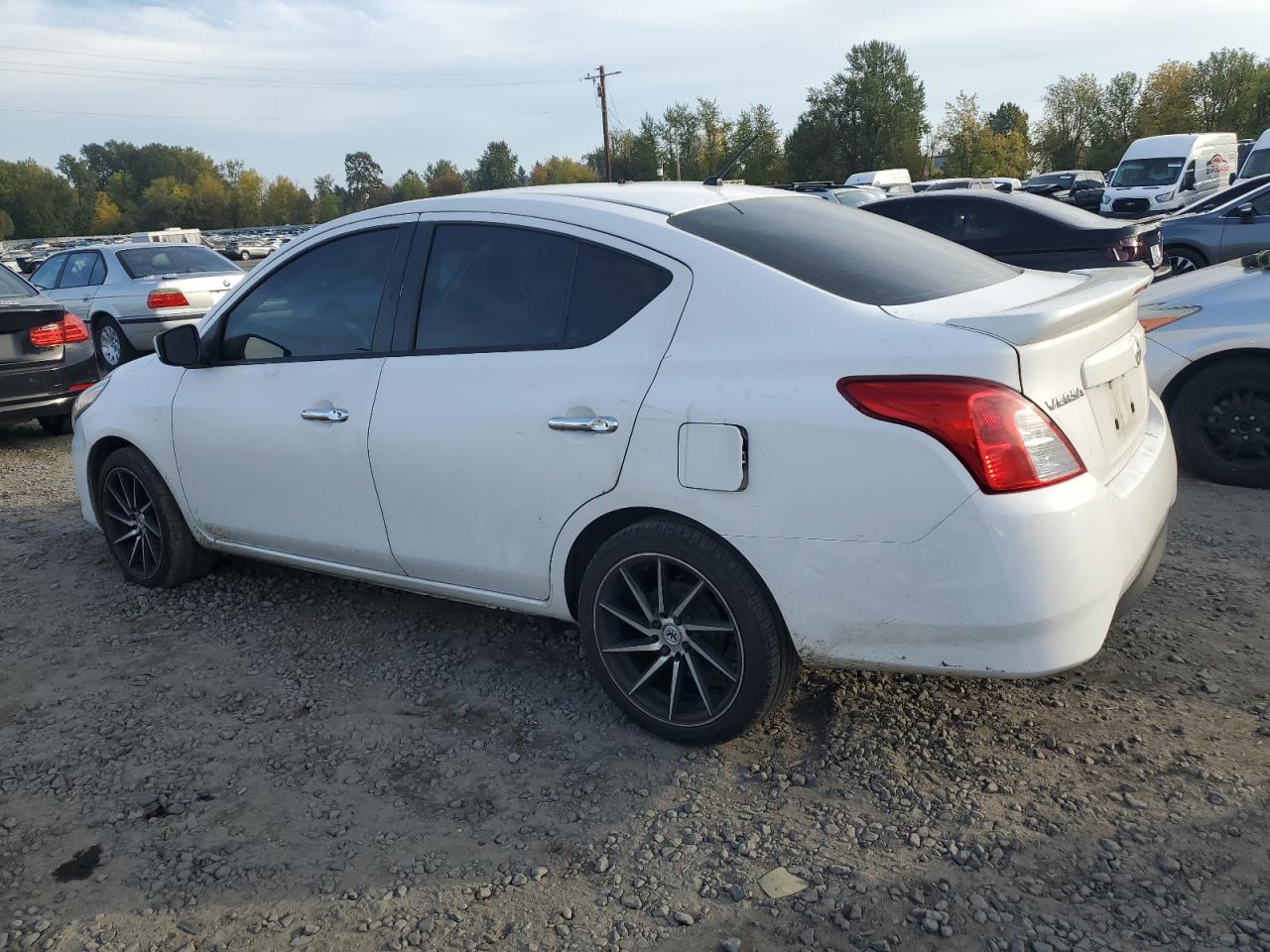 Nissan Versa S Image 6