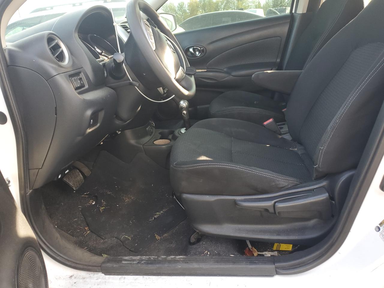 Nissan Versa S Image 8