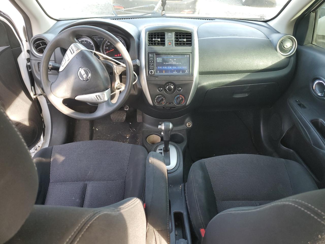 Nissan Versa S Image 9