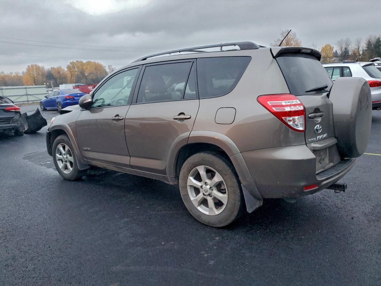 Toyota RAV4 Limited Image 10