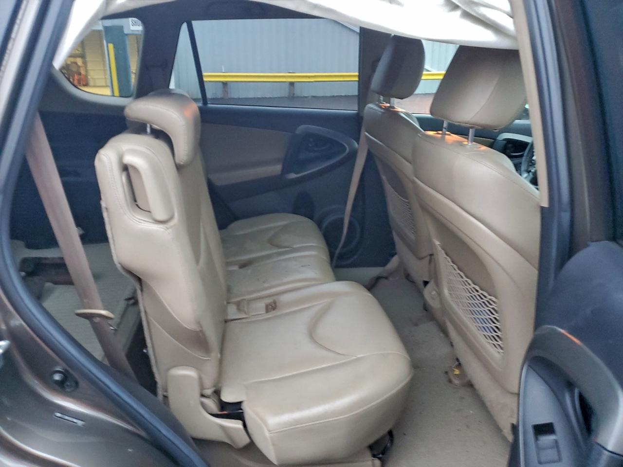 Toyota RAV4 Limited Image 8