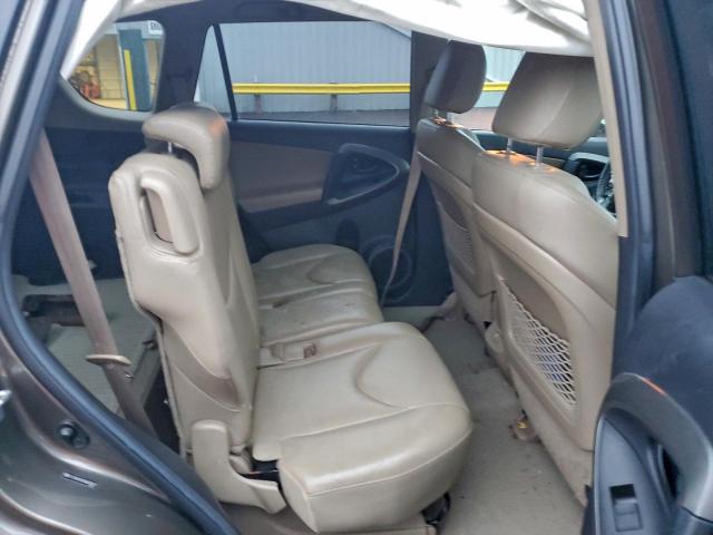 Toyota RAV4 Limited Image 8