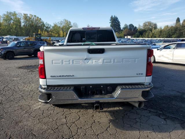 Chevrolet Silverado K2500 Heavy Duty Ltz Image 12