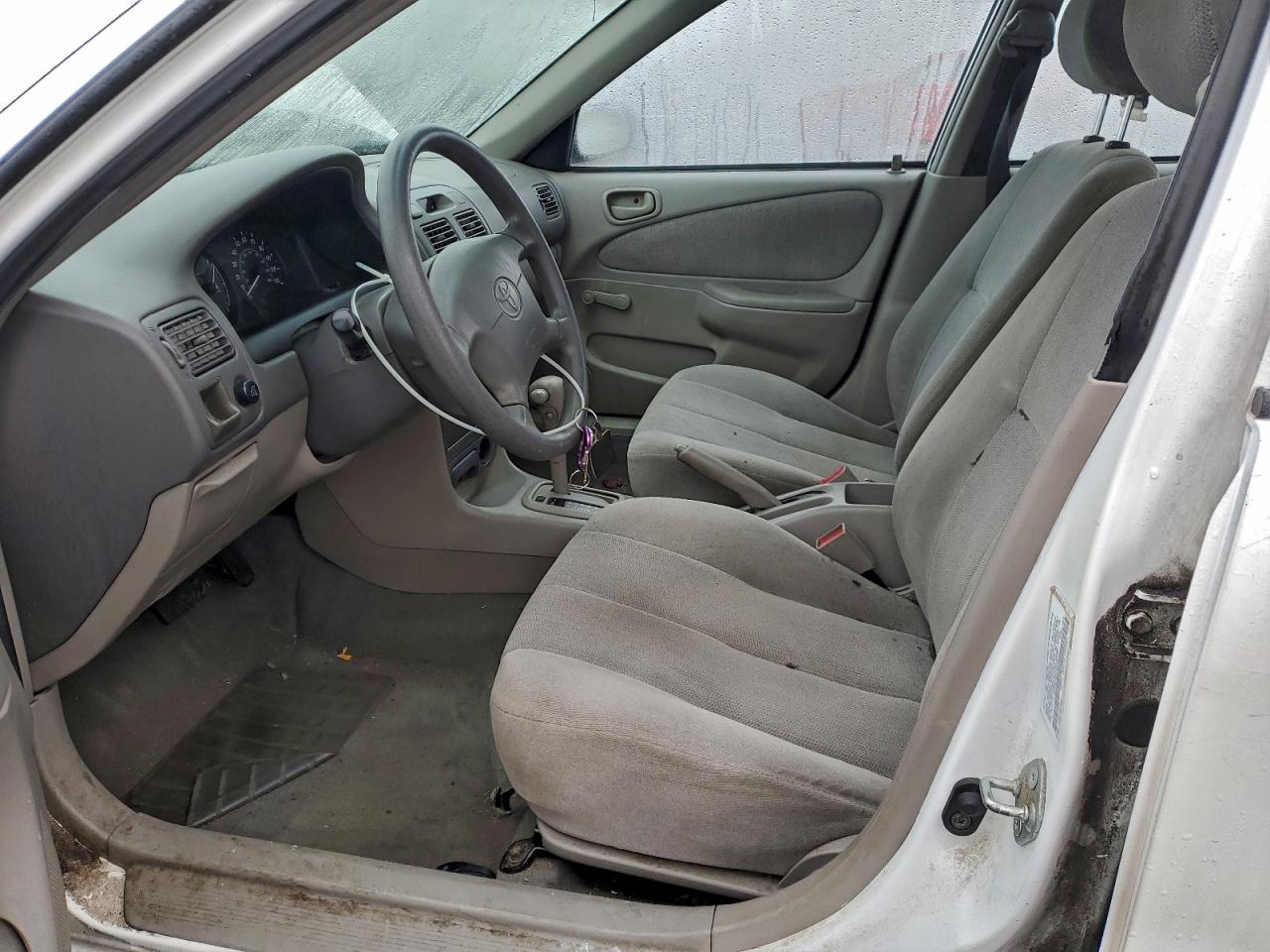 Toyota Corolla Ce Image 9