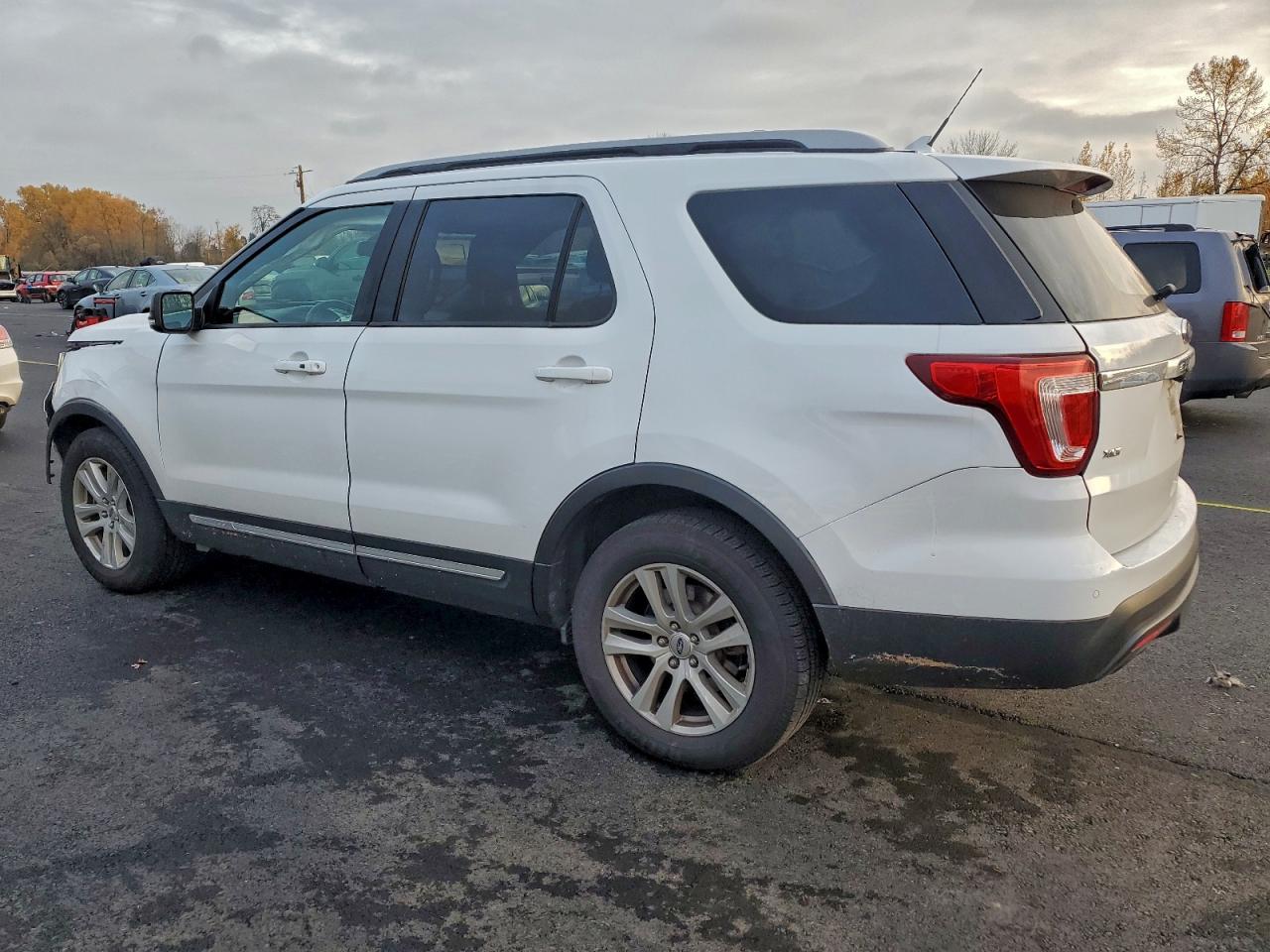 Ford Explorer Xlt Image 9
