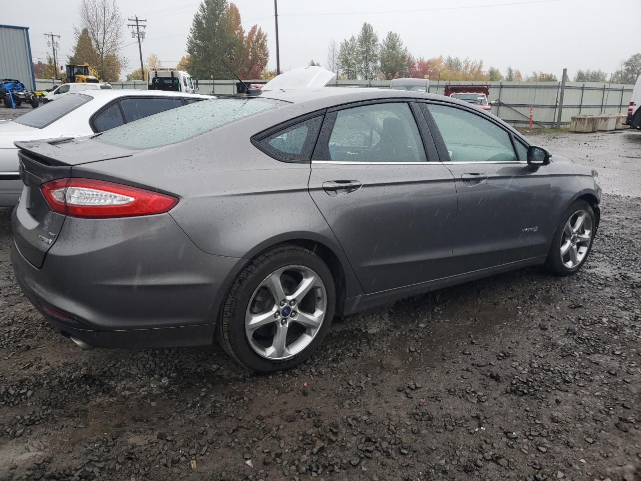 Ford Fusion Se Hybrid Image 3
