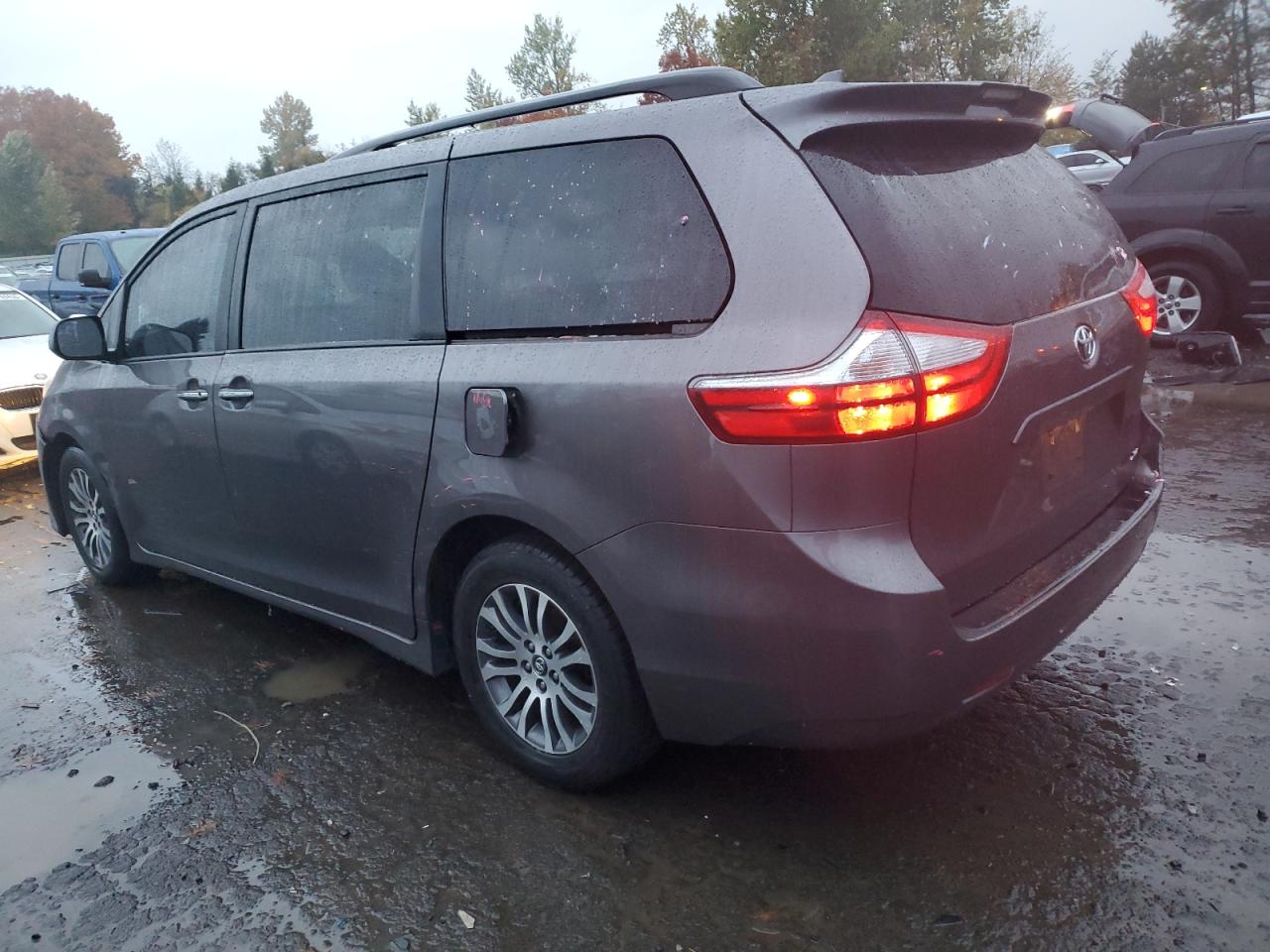Toyota Sienna Xle Image 9