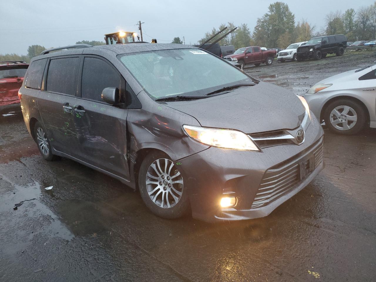 Toyota Sienna Xle Image 2