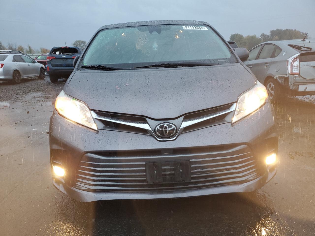 Toyota Sienna Xle Image 3