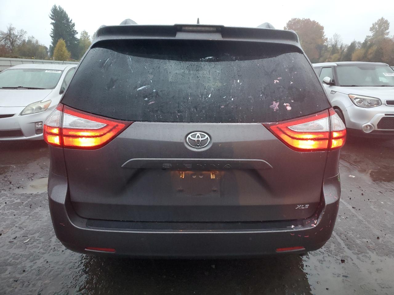 Toyota Sienna Xle Image 10