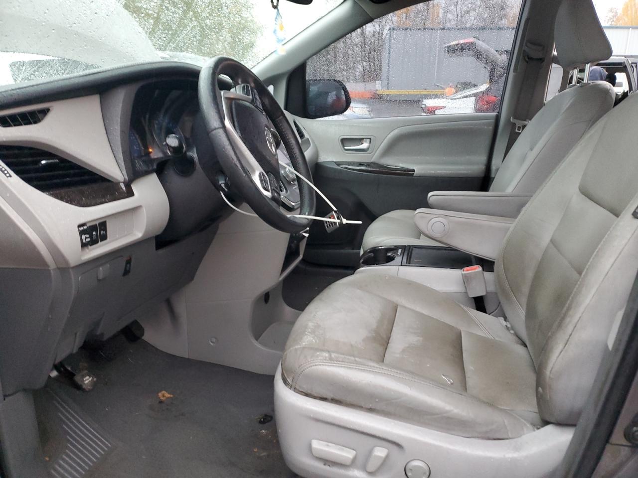 Toyota Sienna Xle Image 12