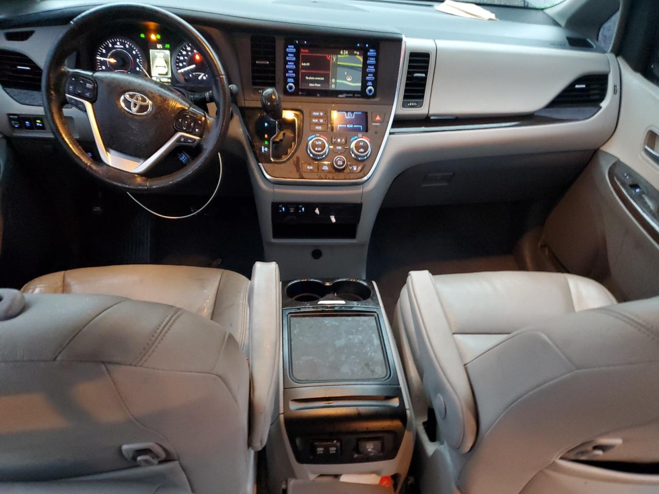 Toyota Sienna Xle Image 4