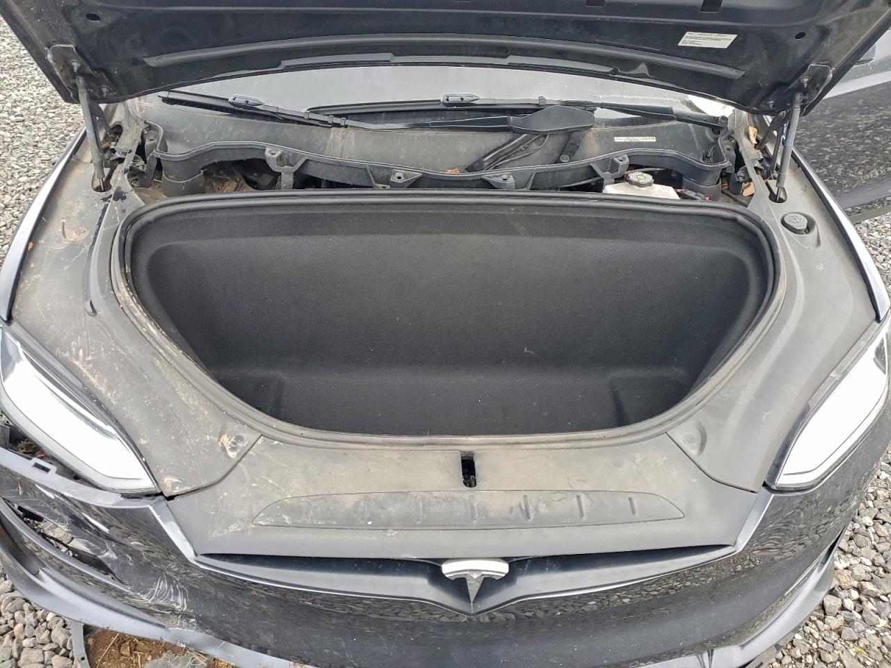 Tesla Model X Image 12