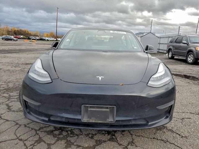 Tesla Model 3 Image 11