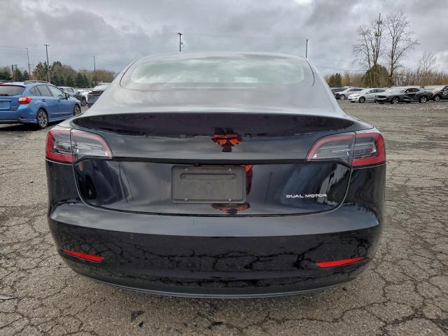 Tesla Model 3 Image 5