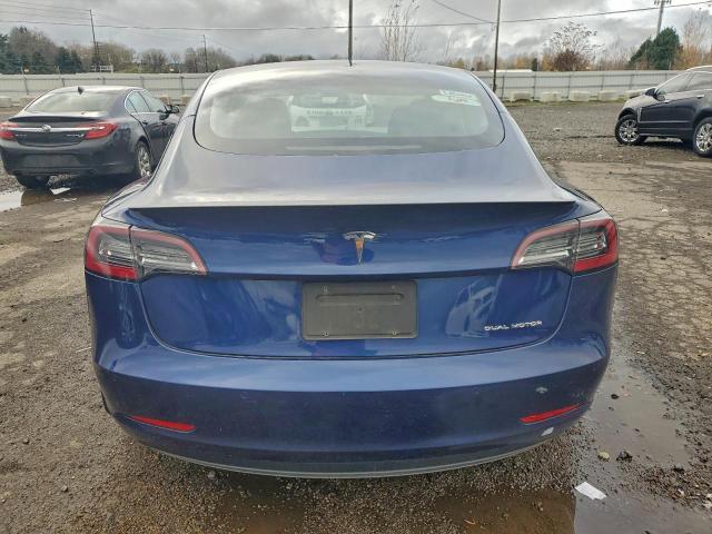 Tesla Model 3 Image 11