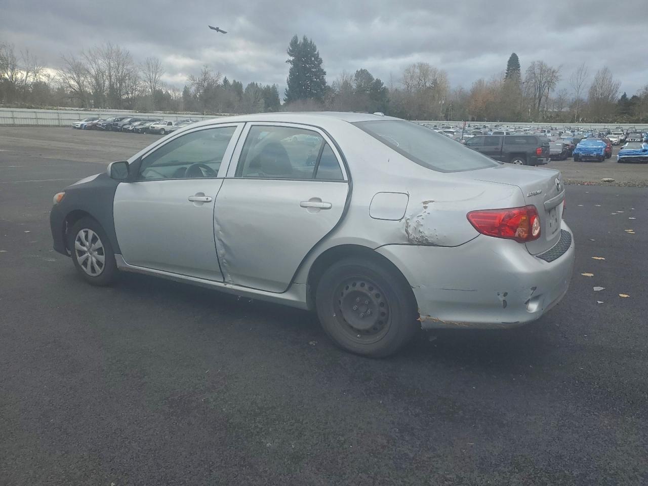 Toyota Corolla Base Image 9