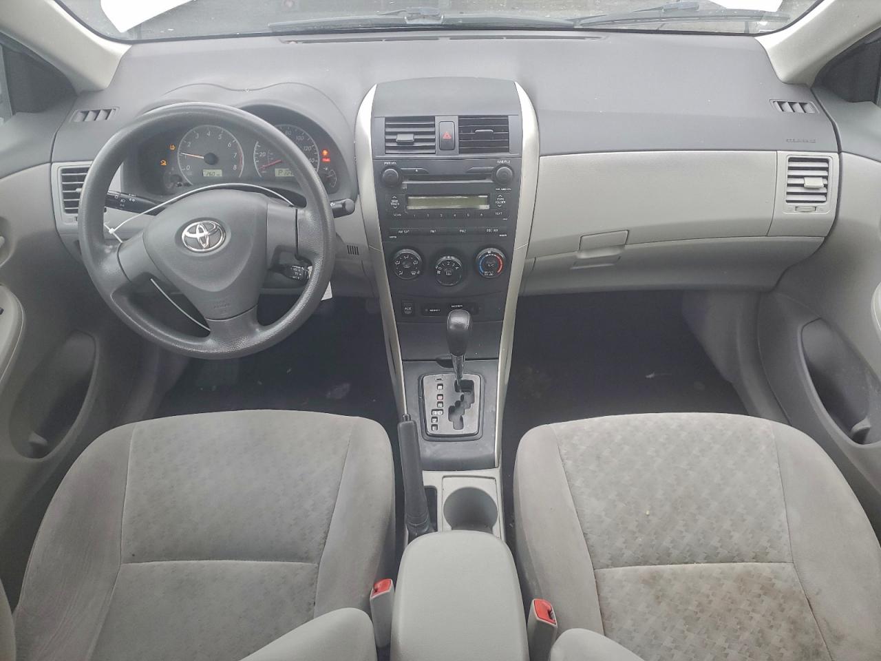 Toyota Corolla Base Image 11