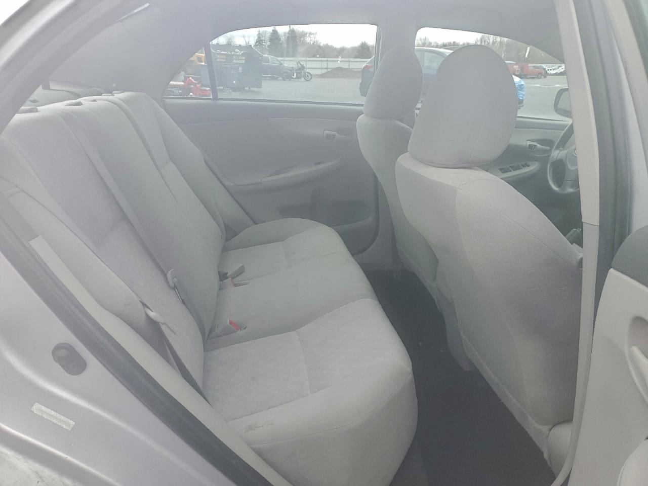 Toyota Corolla Base Image 5