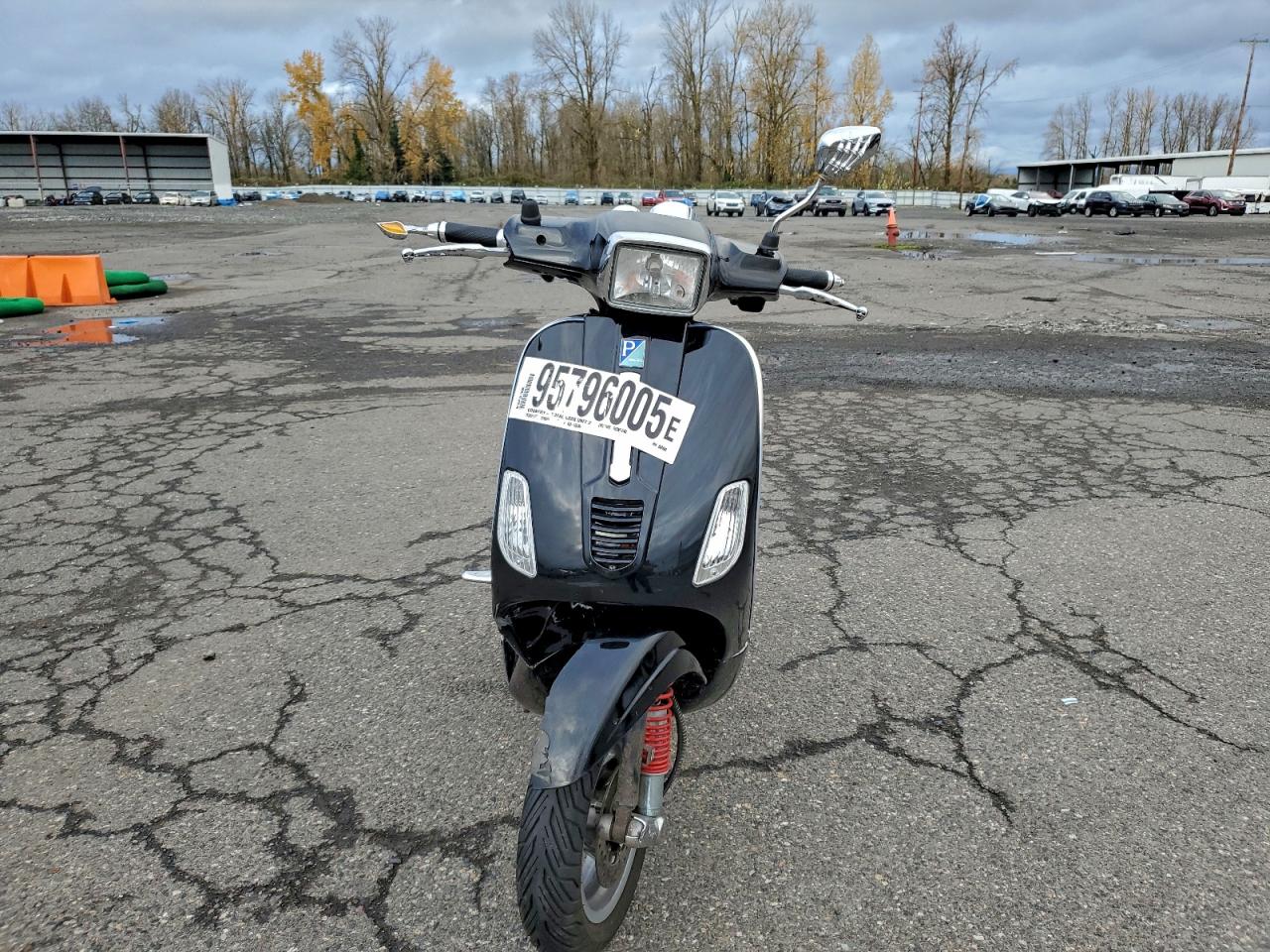 Vespa Scooter 150 Image 2
