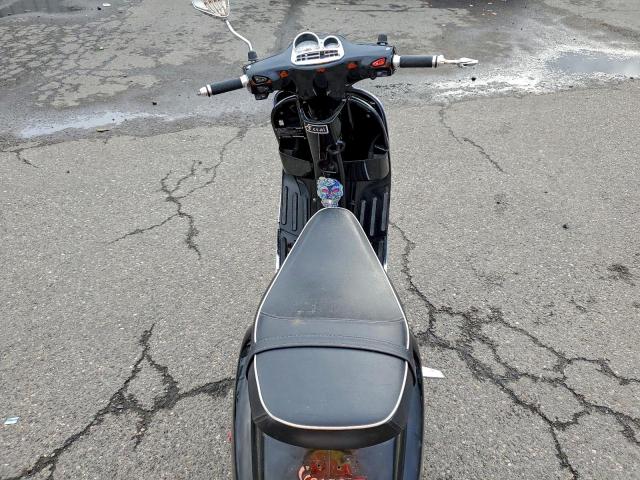 Vespa Scooter 150 Image 7
