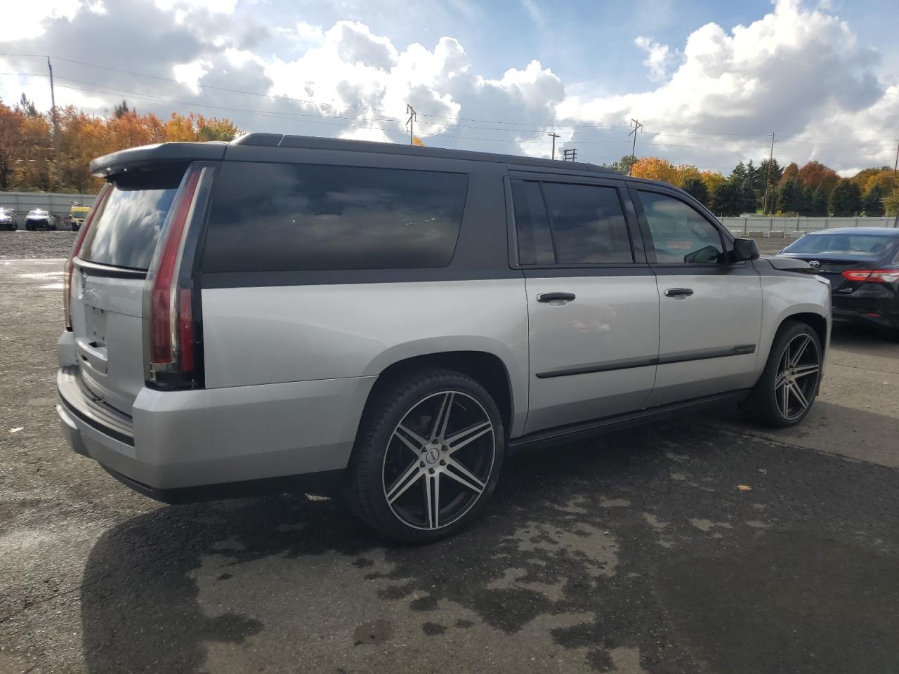 Cadillac Escalade Esv Premium Image 9