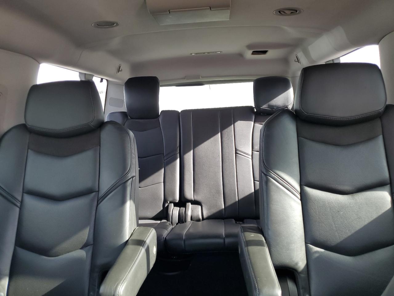 Cadillac Escalade Esv Premium Image 3