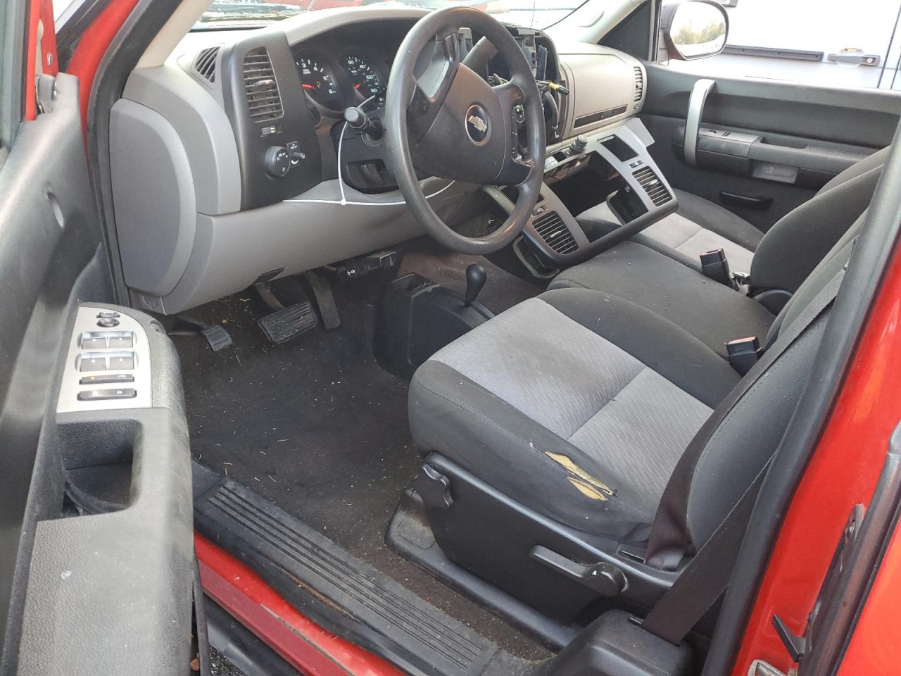 Chevrolet Silverado K1500 Image 3