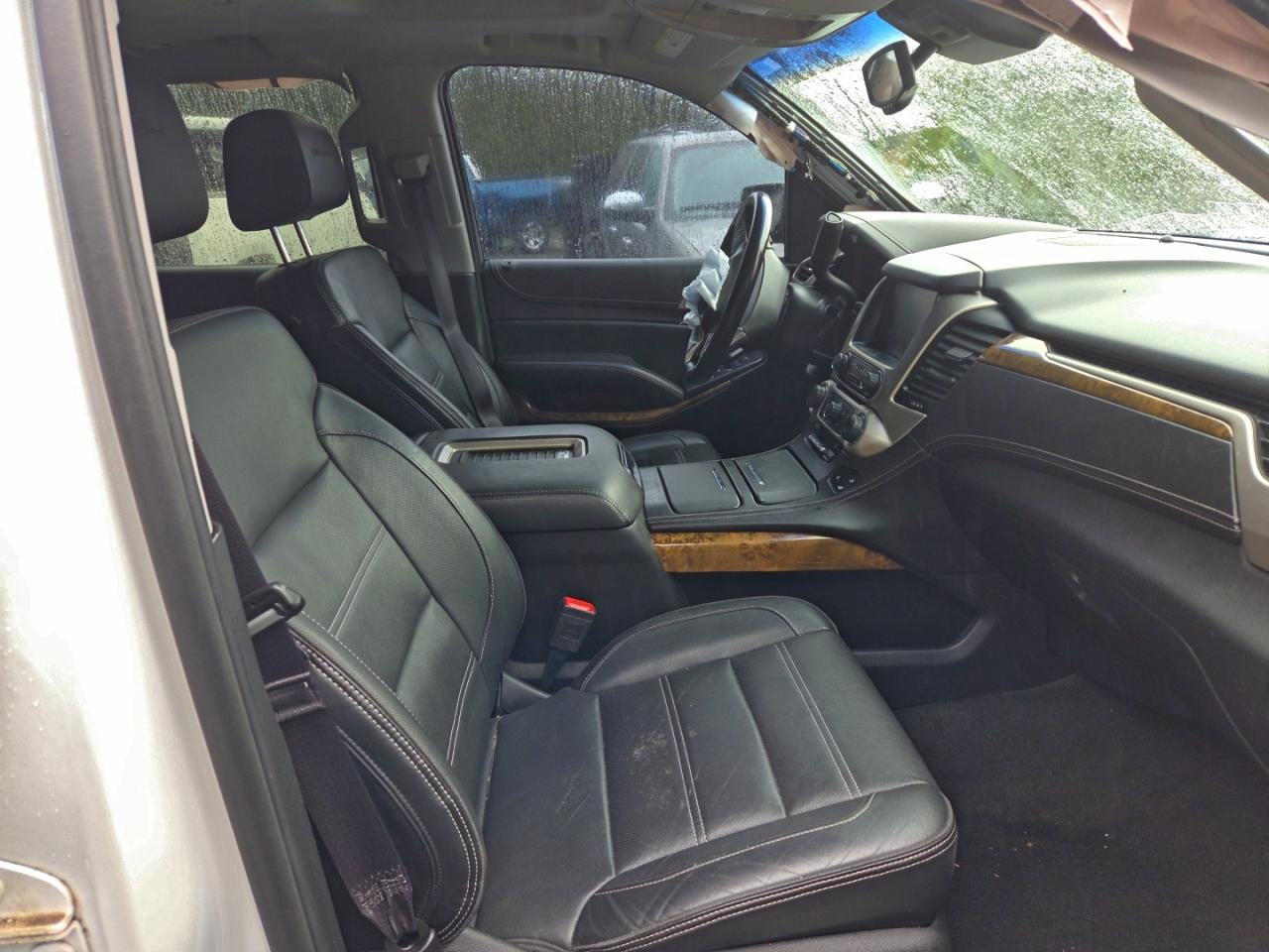 GMC Yukon Denali Image 10