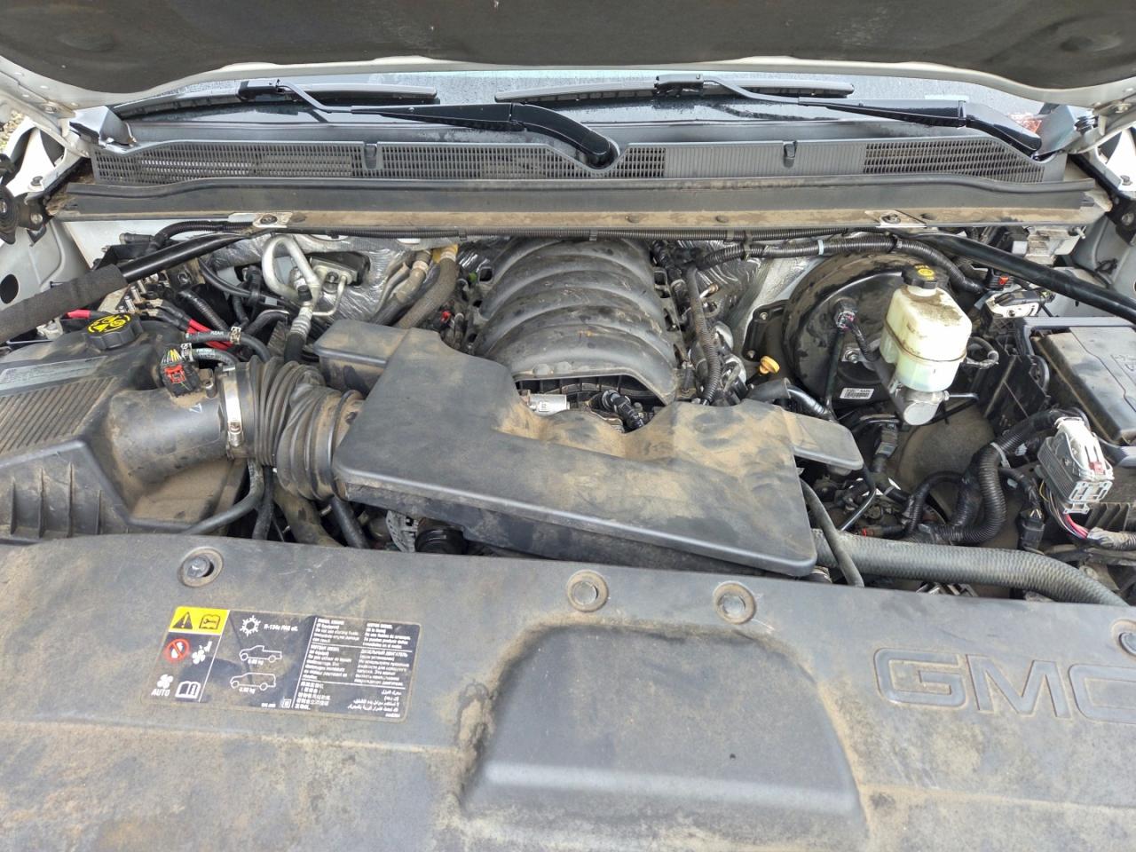 GMC Yukon Denali Image 4