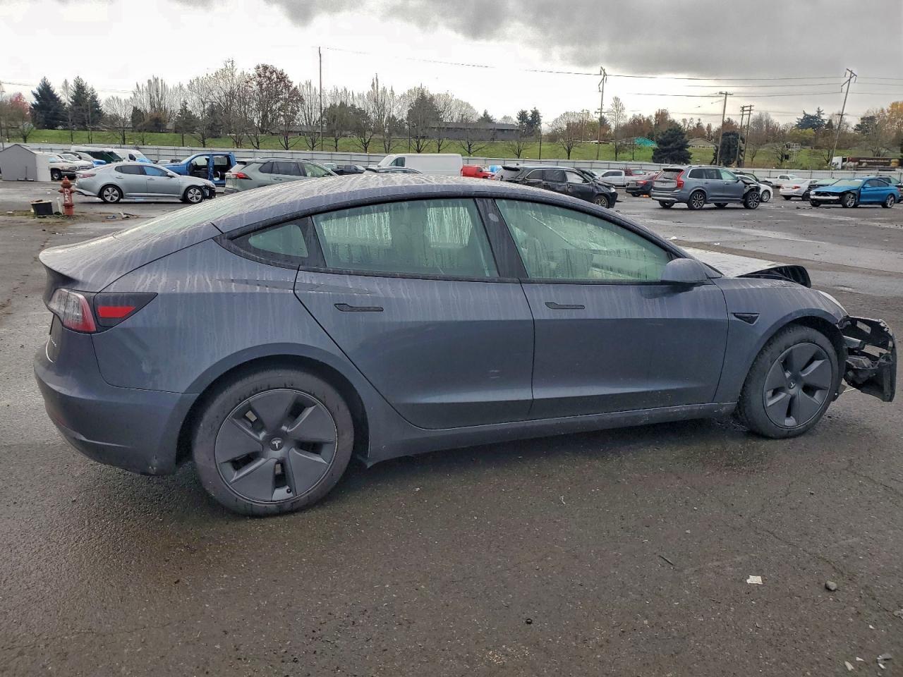 Tesla Model 3 Image 4