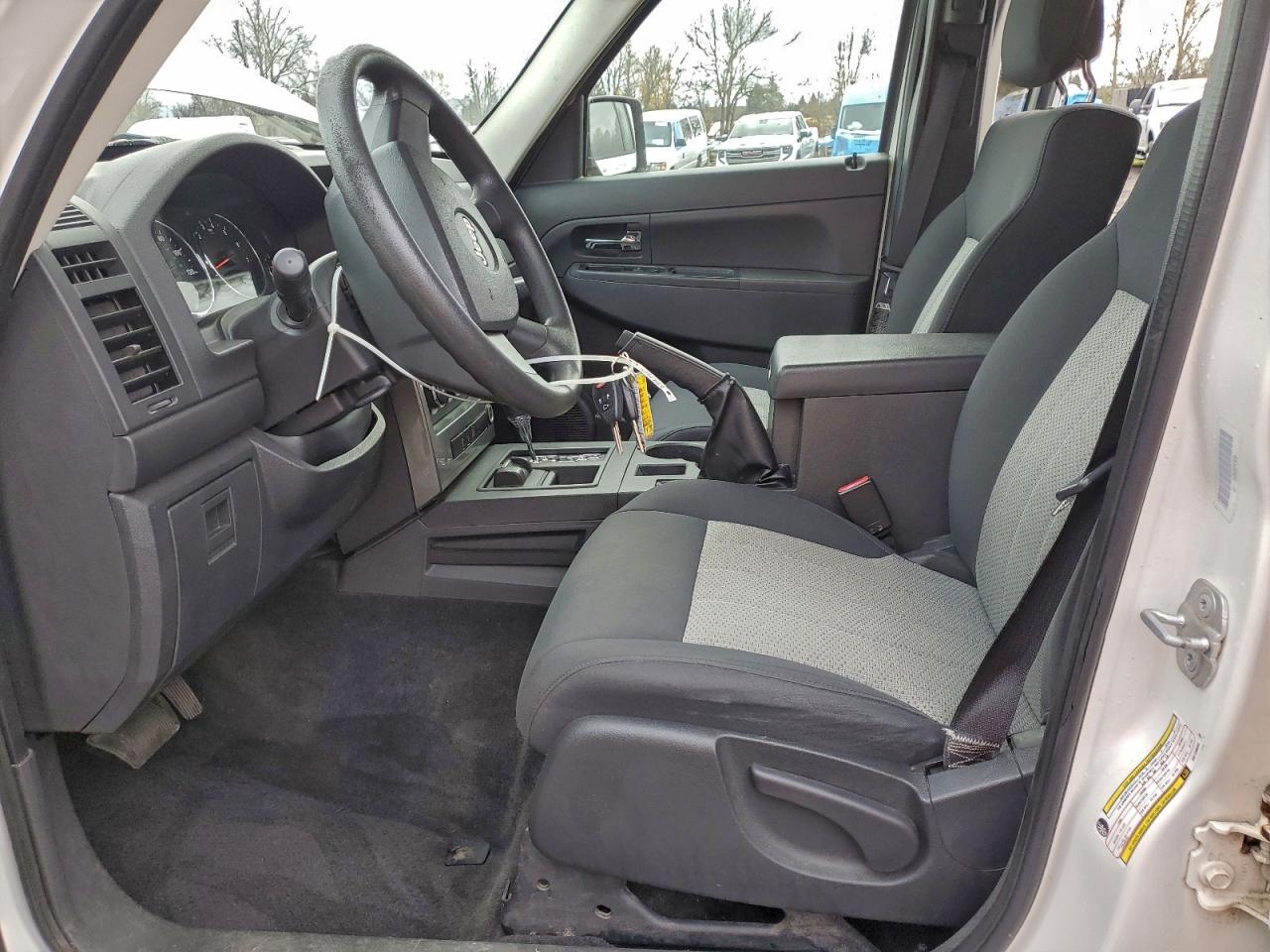 Jeep Liberty Sport Image 8