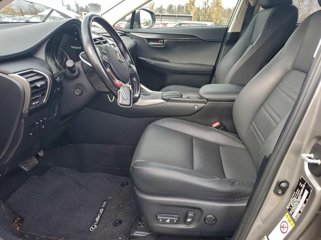 Lexus NX 300h Image 3