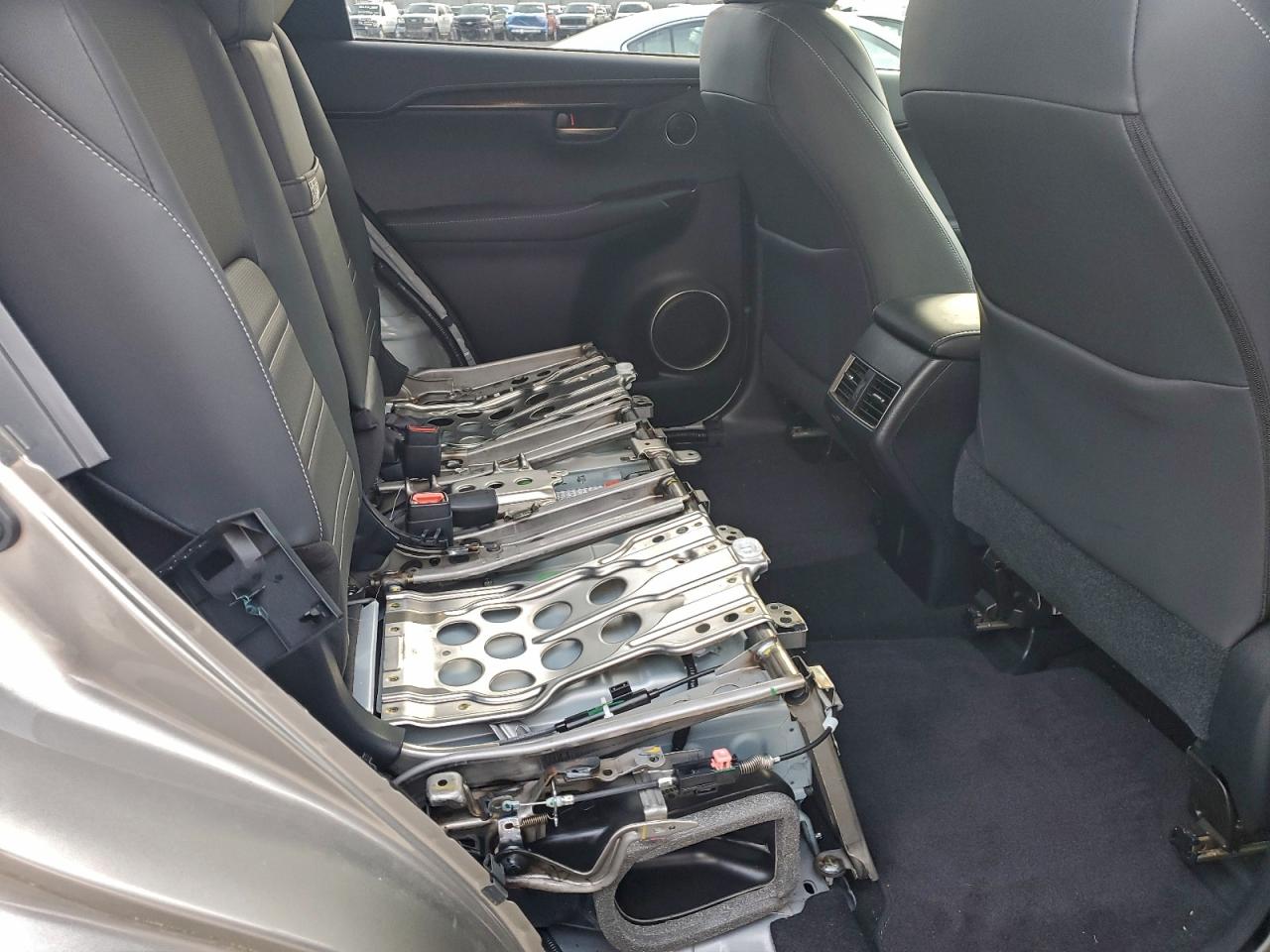 Lexus NX 300h Image 6