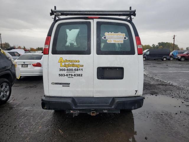 Chevrolet Express Image 2