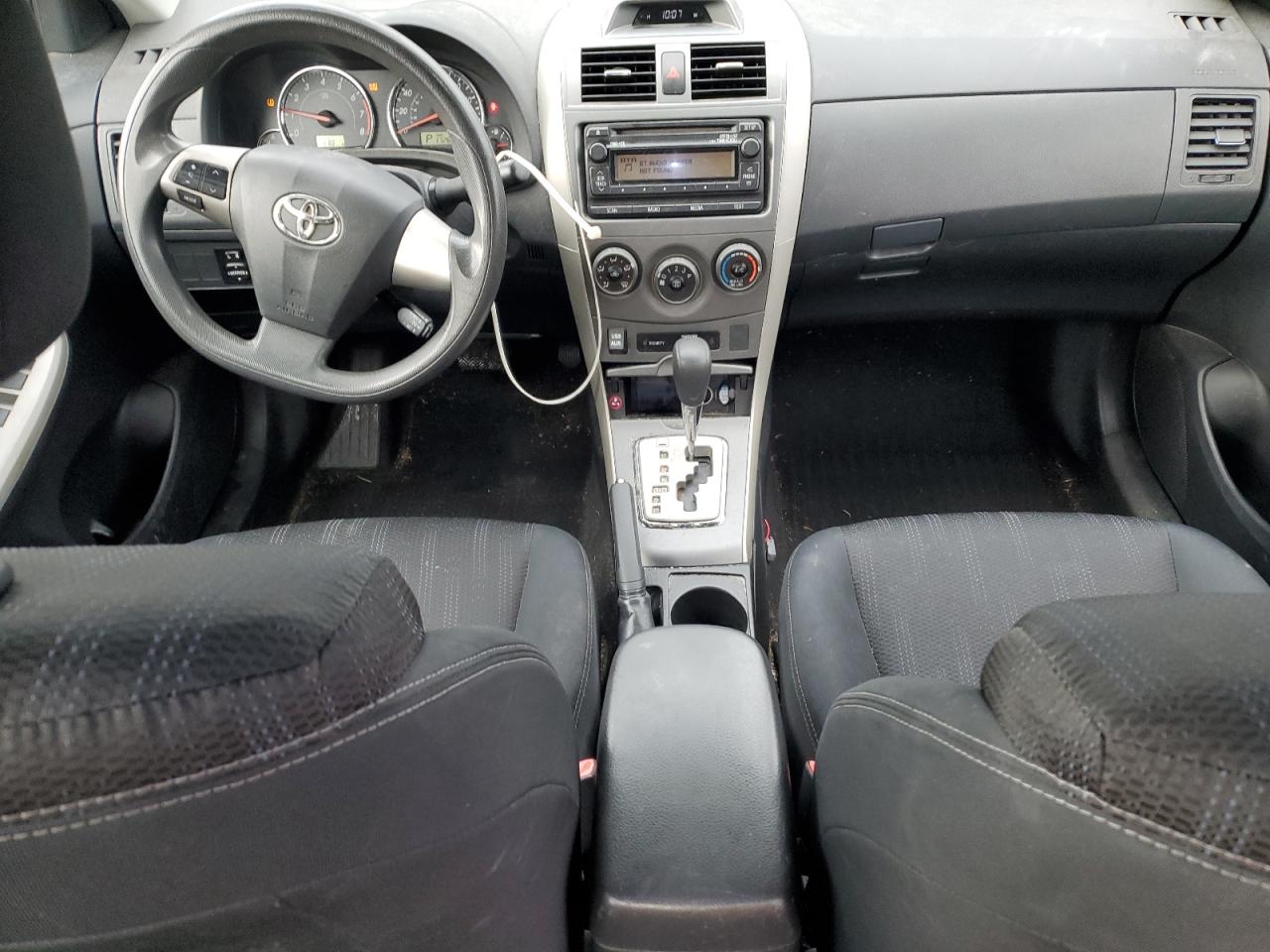 Toyota Corolla Base Image 11