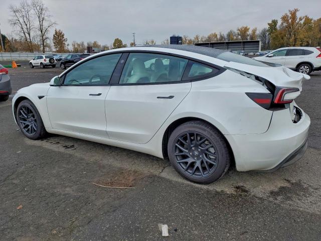 Tesla Model 3 Image 7