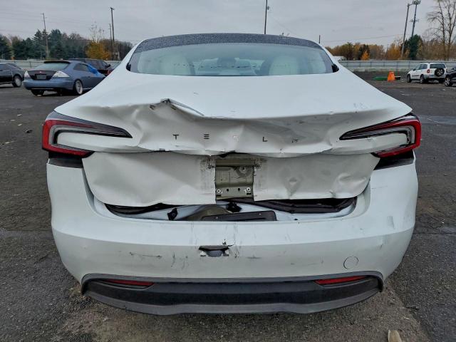 Tesla Model 3 Image 11